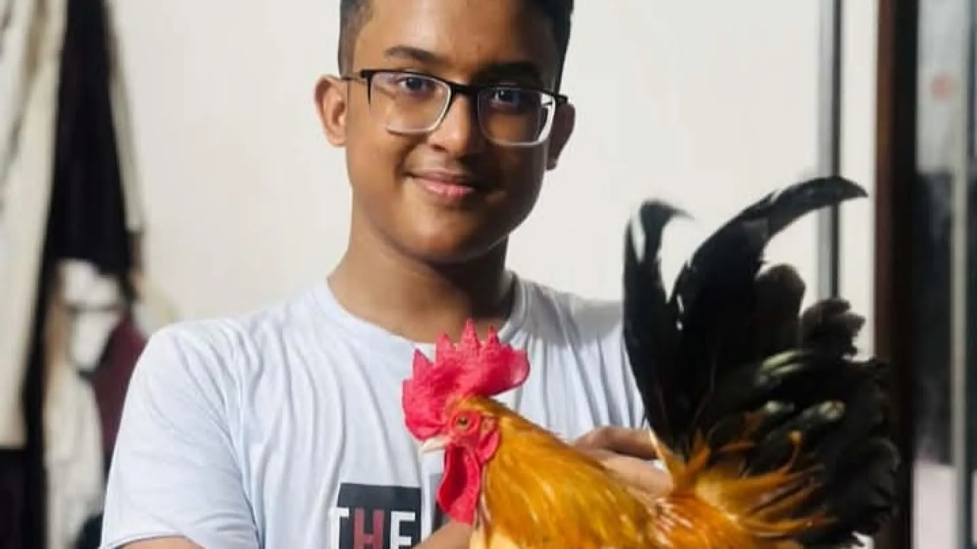 ৩,৫০০ টাকার দুই মুরগি থেকে খামার, ১৫ বছরেই উদ্যোক্তা তাজমির